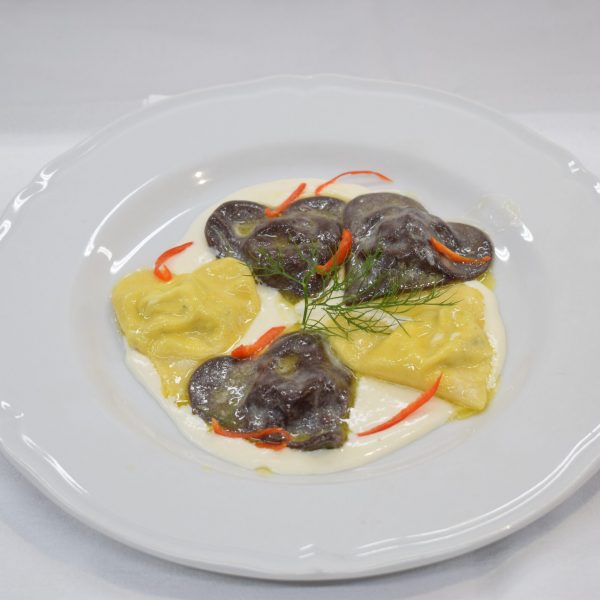 DUETTO DI CUORI ALLO SPECK CON SALSA AL MASCARPONE